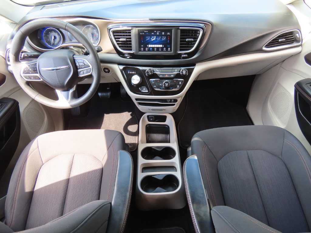 Used 2018 Chrysler Pacifica L FWD image 38