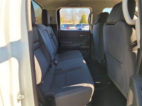 Used 2023 Nissan Frontier SV w/ Tow Package image 14