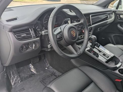 Used 2025 Porsche Macan AWD/4WD image 13