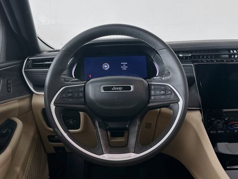 Used 2023 Jeep Grand Cherokee L Limited image 18