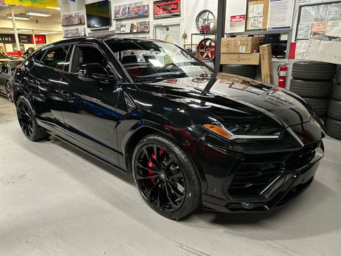 Used 2022 Lamborghini Urus image 3