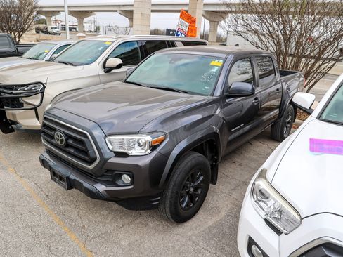 Used 2021 Toyota Tacoma SR5 image 3