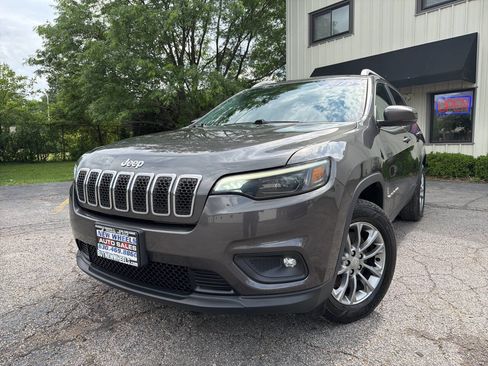 Used 2019 Jeep Cherokee Latitude Plus w/ Cold Weather Group AWD/4WD image 1