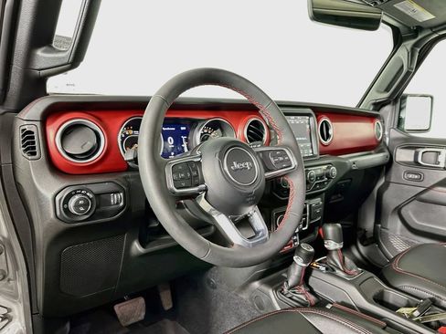 Used 2023 Jeep Gladiator Rubicon w/ Cold Weather Group AWD/4WD image 10