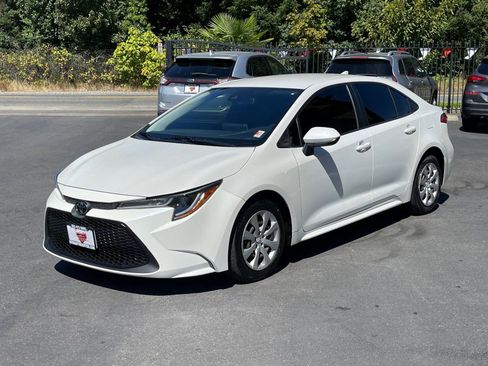 Used 2020 Toyota Corolla LE w/ Carpet Mat Package (TMS) image 4