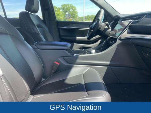 Used 2025 Jeep Grand Cherokee Limited w/ Luxury Tech Group II image 16