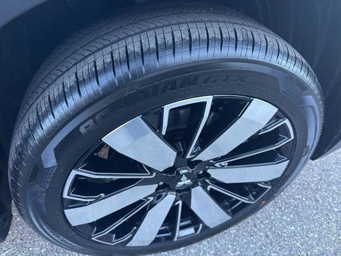 New 2026 Mitsubishi Outlander SE FWD image 12