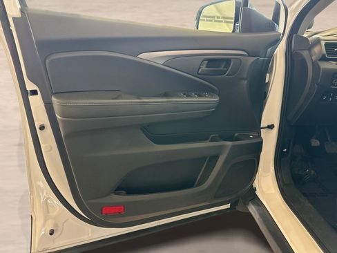 Used 2025 Honda Ridgeline Sport image 11