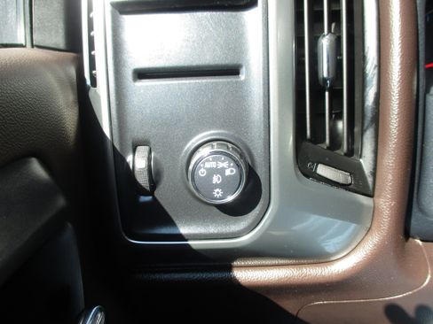 Used 2018 Chevrolet Silverado 1500 LT w/ Texas Edition image 19