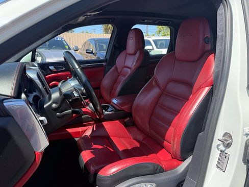 Used 2018 Porsche Cayenne GTS AWD/4WD image 9