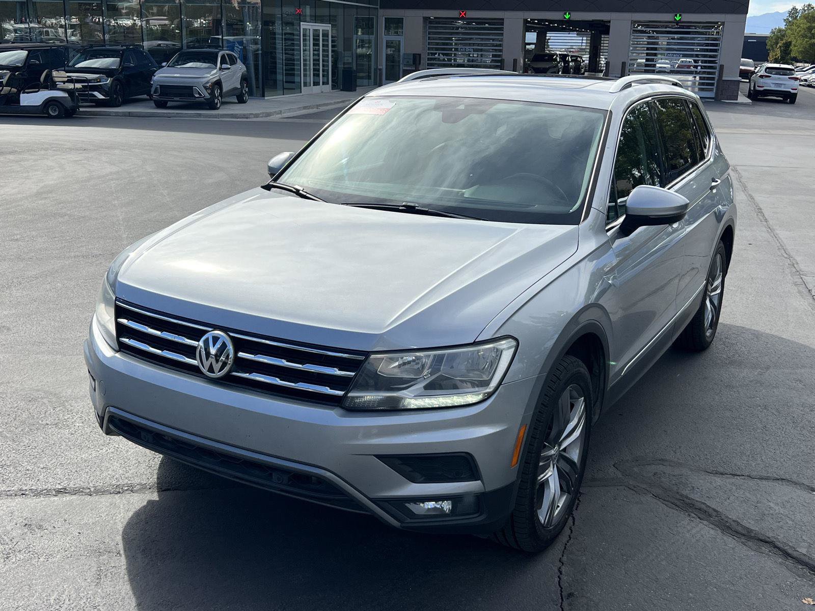 Used 2020 Volkswagen Tiguan SEL w/ 3rd Row Seat Package AWD/4WD image 11