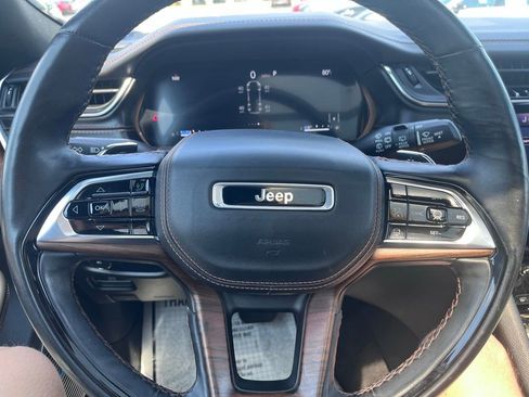 Used 2021 Jeep Grand Cherokee L Summit w/ Luxury Tech Group V AWD/4WD image 14