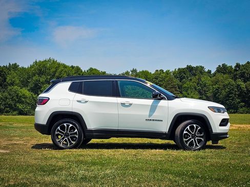 Used 2023 Jeep Compass Limited AWD/4WD image 3