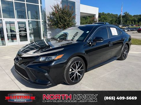 Used 2023 Toyota Camry SE FWD image 1