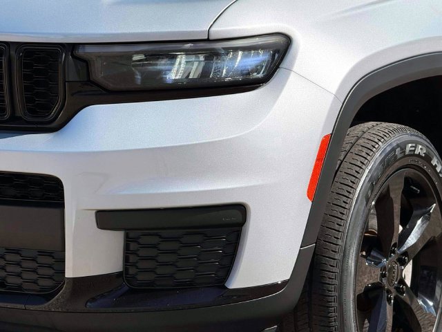 Used 2023 Jeep Grand Cherokee L Laredo AWD/4WD image 10