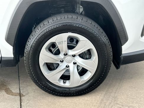 Used 2021 Toyota RAV4 LE image 23