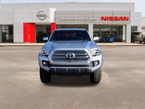 Used 2017 Toyota Tacoma TRD Off-Road w/ Tow Package image 8