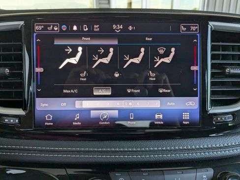 Used 2023 Chrysler Pacifica Touring-L AWD/4WD image 12