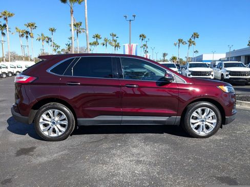 Used 2022 Ford Edge Titanium image 3