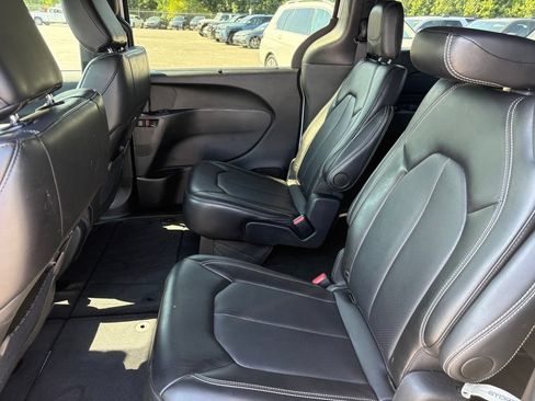 Used 2025 Chrysler Pacifica Select FWD image 14