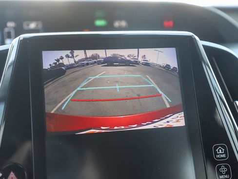 Used 2018 Toyota Prius Prime Premium image 24