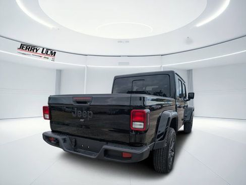 New 2025 Jeep Gladiator Sport image 3