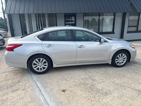Used 2017 Nissan Altima 2.5 S w/ Power Driver Seat Package FWD image 8