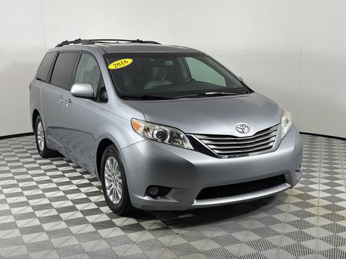 Used 2016 Toyota Sienna XLE w/ XLE Navigation Package FWD image 3