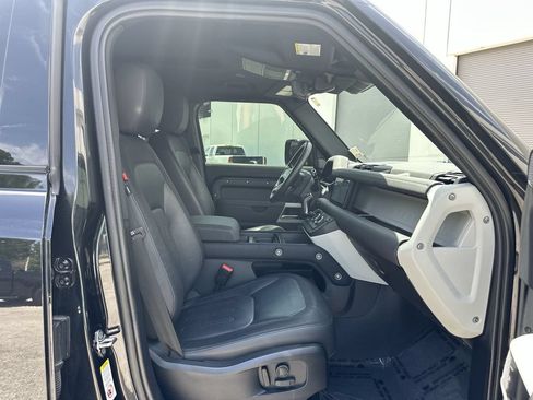 Used 2021 Land Rover Defender 110 X-Dynamic SE AWD/4WD image 27