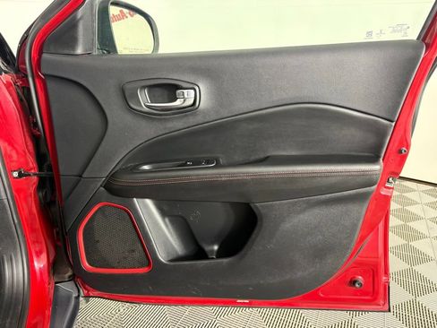 Used 2020 Jeep Compass Trailhawk AWD/4WD image 31