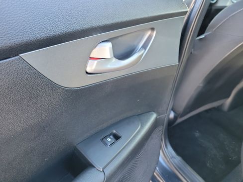 Used 2019 Kia Forte LXS image 13