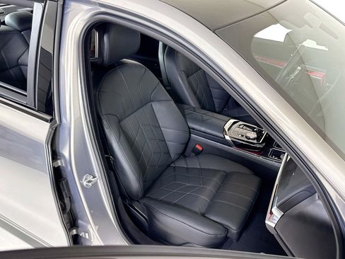 Used 2023 BMW 760i xDrive AWD/4WD image 30