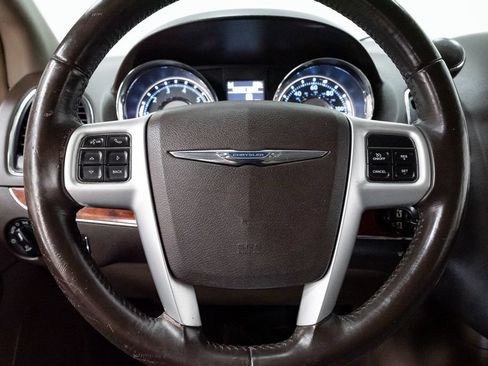 Used 2014 Chrysler Town & Country Touring FWD image 13