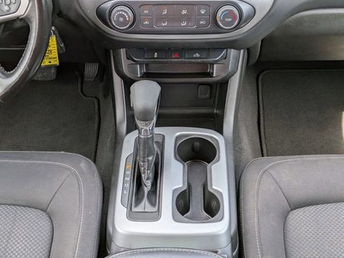 Used 2022 Chevrolet Colorado LT w/ Chrome Appearance Package RWD image 18
