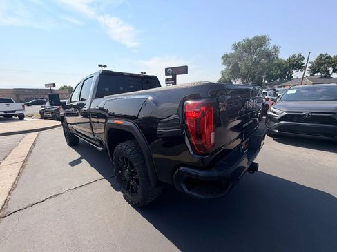 Used 2022 GMC Sierra 2500 Denali w/ Denali Black Diamond Edition AWD/4WD image 6