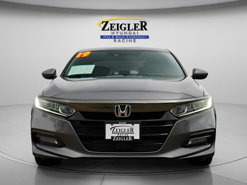 Used 2019 Honda Accord Sport image 2