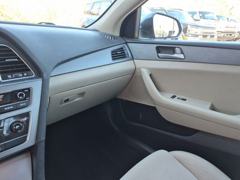 Used 2017 Hyundai Sonata SE image 18
