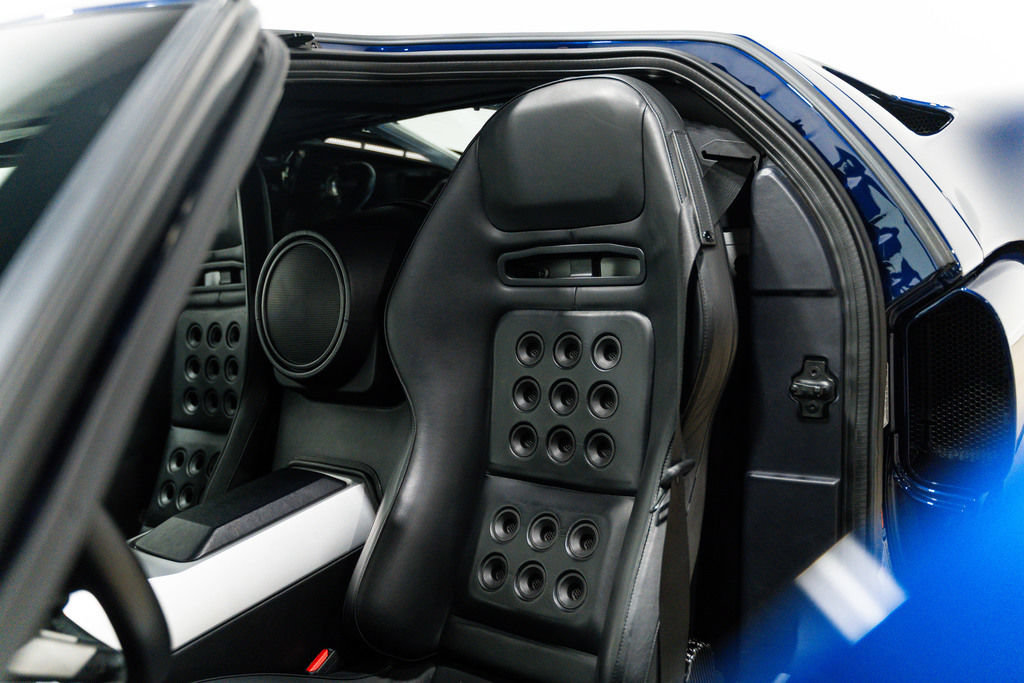 Used 2005 Ford GT RWD image 7