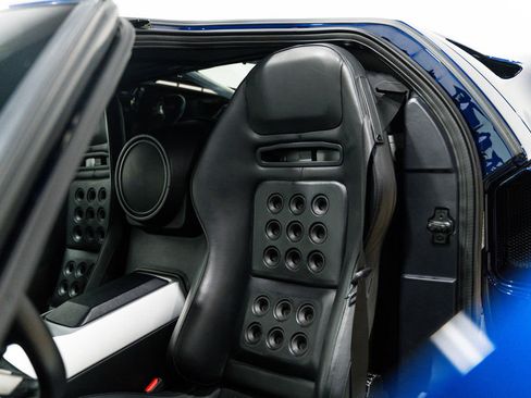 Used 2005 Ford GT RWD image 7