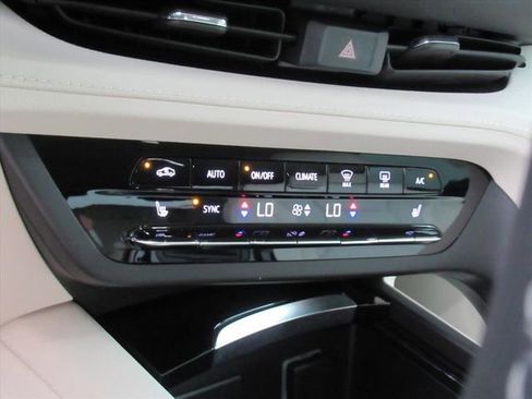 Used 2021 Buick Envision Preferred image 23