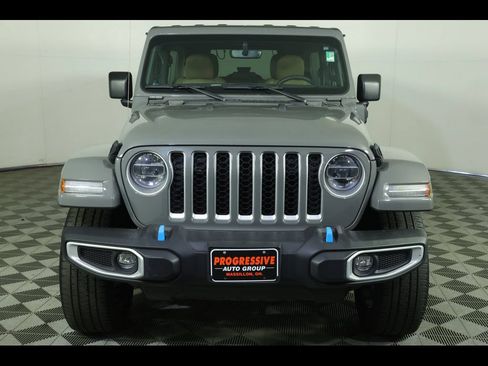 Used 2022 Jeep Wrangler Unlimited Sahara w/ Dual Top Group AWD/4WD image 17