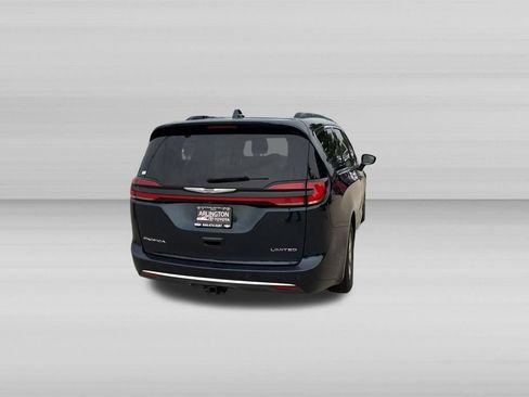 Used 2022 Chrysler Pacifica Limited w/ Uconnect Theater Family Group FWD image 6