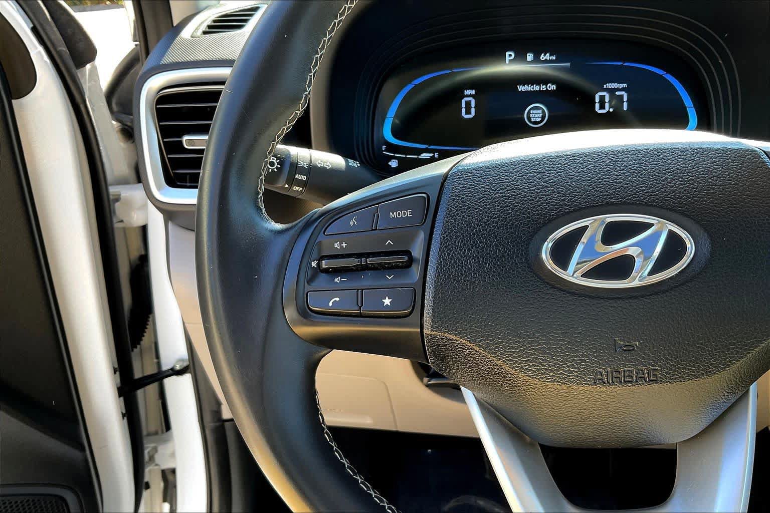 Used 2025 Hyundai Venue SEL FWD image 23