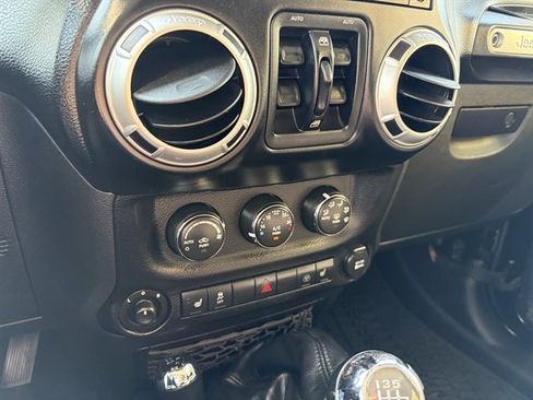 Used 2013 Jeep Wrangler Unlimited Sahara w/ Connectivity Group AWD/4WD image 27