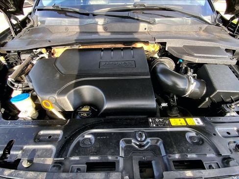 Used 2018 Jaguar E-PACE SE image 62