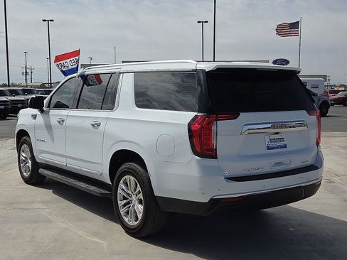 Used 2022 GMC Yukon XL SLT w/ SLT Luxury Package RWD image 3