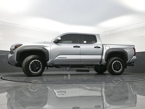 Used 2024 Toyota Tacoma TRD Off-Road AWD/4WD image 25