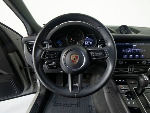 Certified 2025 Porsche Macan AWD/4WD image 18