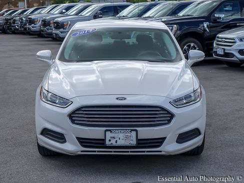 Used 2014 Ford Fusion SE FWD image 2