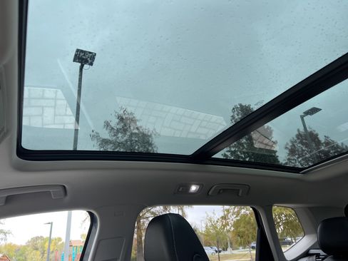 Certified 2022 Volkswagen Taos SE w/ Panoramic Sunroof Package image 26